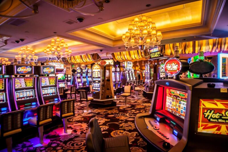 https://img.veenaworld.com/wp-content/uploads/2022/06/Top-7-Casinos-in-Vegas-for-a-Thrilling-Time.jpg