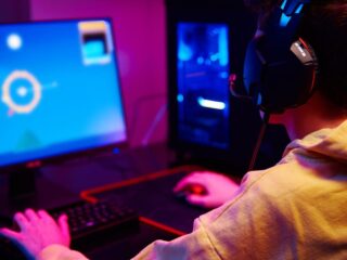 interface design gaming platforms, gaming platform user experience, game UI lessons, gaming app interface tips, popular gaming platform design, gaming interface best practices, user interface design for games, gaming UX strategies, mobile gaming interface design, platform UI development