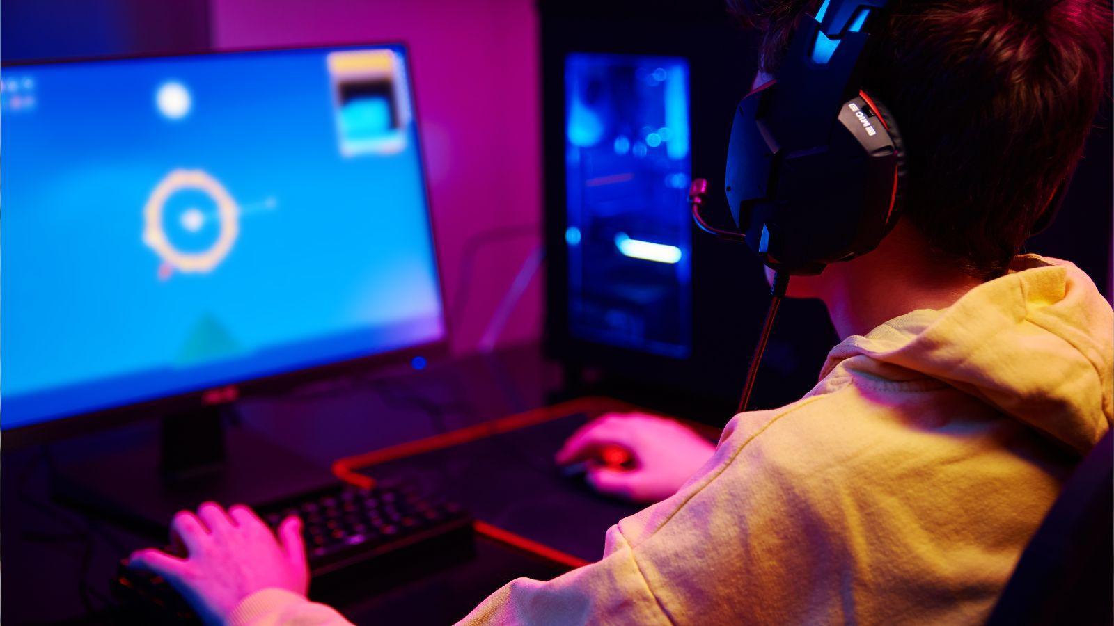 interface design gaming platforms, gaming platform user experience, game UI lessons, gaming app interface tips, popular gaming platform design, gaming interface best practices, user interface design for games, gaming UX strategies, mobile gaming interface design, platform UI development